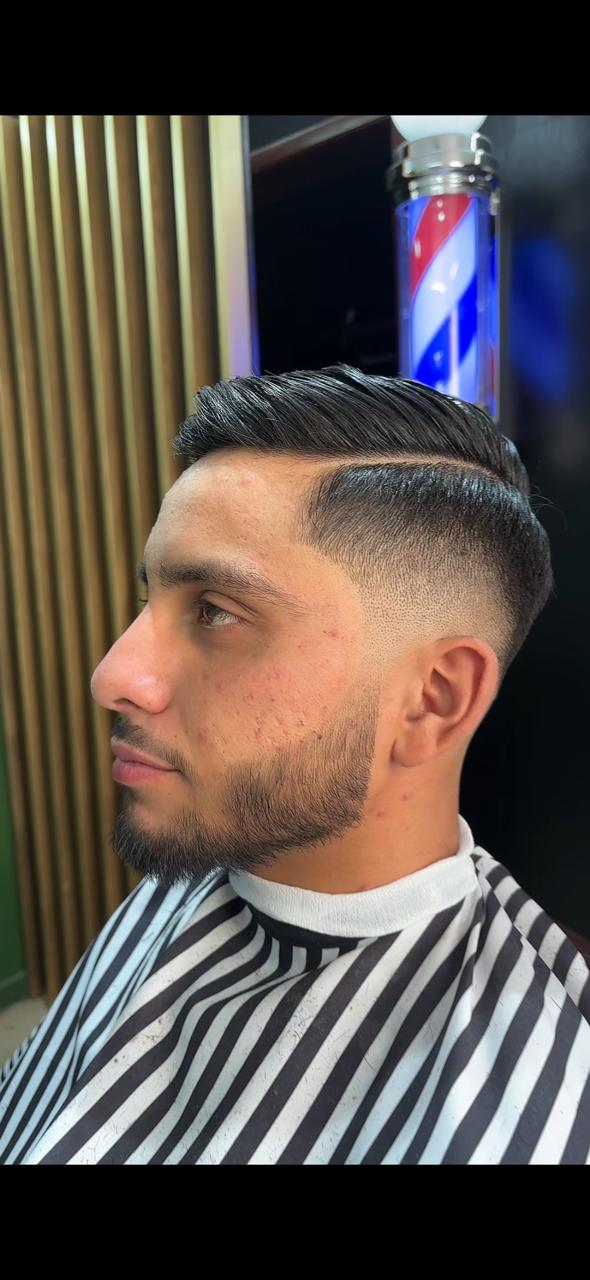 Fade clásico con barber pole